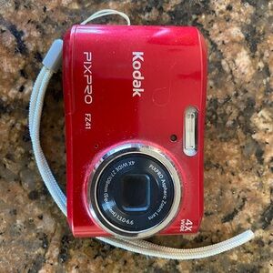 Kodak PIXPRO FZ41 16mp Digital Camera Red 4x Optical Zoom TESTED